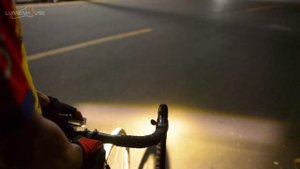 Fenix BC25R лёгкий городской велофонарь