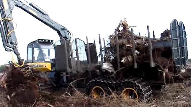 Stump Harvesting - Ponsse Buffalo 8X8 Forwarder