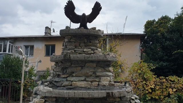 Улица Энтузиастов. Городская больница 1. Лазаревское  Сочи. Осенний парк. Погода 5 ноября 2022.