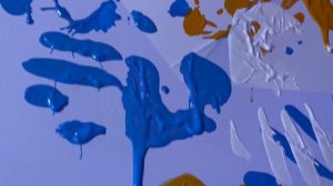 Коллективная картина из отпечатков рук-тимбилдинг.