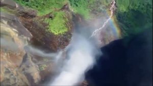 Еще не все дорешено, еще не все разрешено, Еще не все погасли краски дня. Еще..., судьба хранит мен