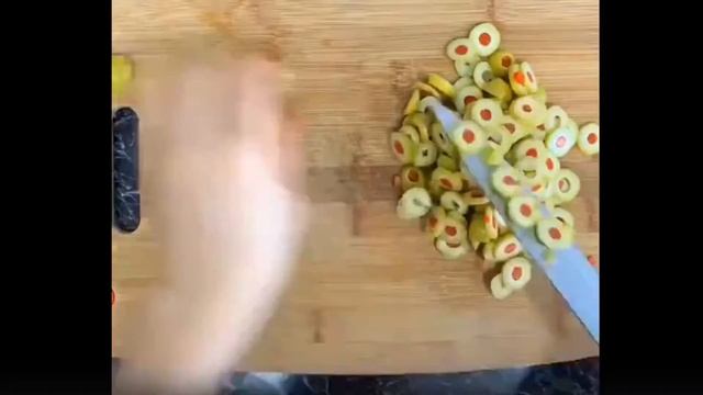 Готовим Вкусно! Рулет из филе индейки с оливками, сыром и зеленью