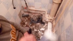 Замена лопнувшего унитаза в Хрущевке.