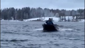 тест на воде лодки 380