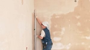 Как равнять внутренний угол гипсовой штукатуркой - под правило