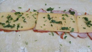 Пирожки из слоеного теста с начинкой