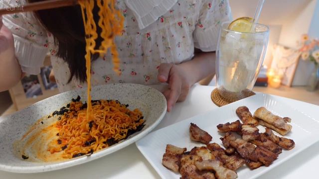 vlog | 크림새우🍤 만들어 먹고 집밥 해먹기 바쁜 직장인 자취브이로그 | 로제불닭볶음면, 김치치즈알밥, 닭볶음탕, 새싹비빔밥, 볶음밥, 삼겹살, 비빔면, 소세지볶음, 계란말이