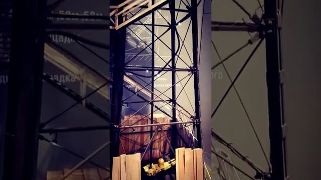 Действующий макет нефтяной вышки.