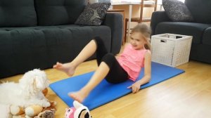 Спортивный Челлендж СОБЕРИ ИГРУШКИ НОГАМИ Повтори за мной Чем занять ребёнка на карантине дома