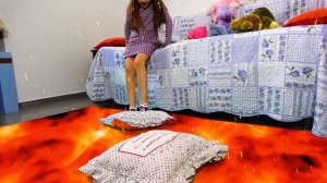 Пол это лава | Смешная история про спасение котенка