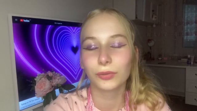 В этом видео я показала что можно подарить подруге на день рождение!! Девочке от 5 до 17 лет!