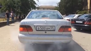 Mercedes E55 AMG w210 BURNOUT