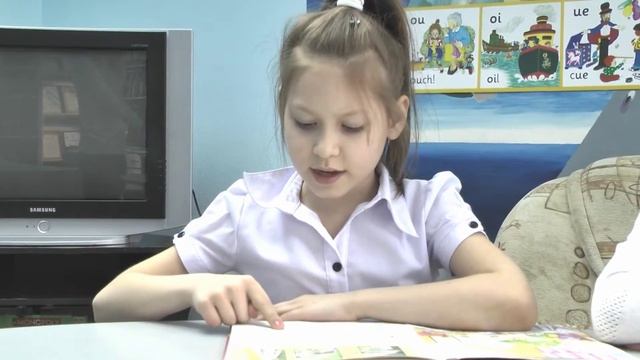 Читают вслух воспитанники Центра Ровесник