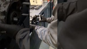 Установка демферной шестерня распредвала рено трафик 2.0дизель