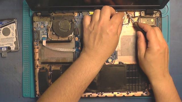 Разборка и чистка ноутбука ACER extensa 2519. смотреть онлайн