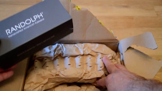 Распаковка Randolph Engineering Aviator Gold 23K. (Unboxing) смотреть онлайн