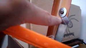 Простой бутылкорез своими руками или как я добываю ПЭт \ РЕТ ленту на балконе .