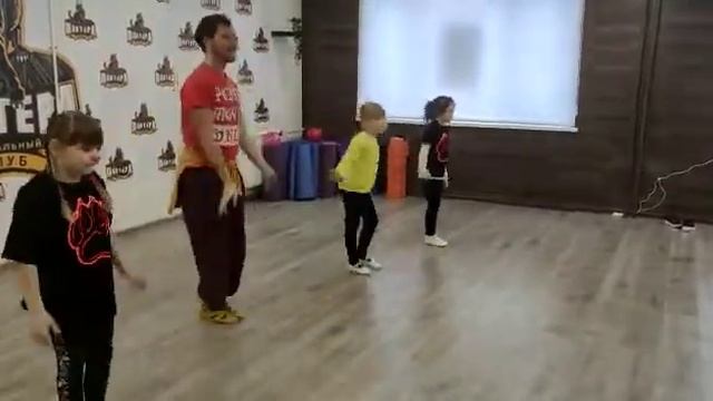 Современная хореография, младшая группа (7-9 лет)