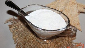 Сметанно - сырный соус с укропом