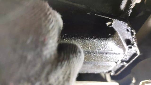 Течёт оригинальный масляный фильтр на Хёндай Солярис 1.4 осмотр ходовой и выхлопной системы смотреть онлайн