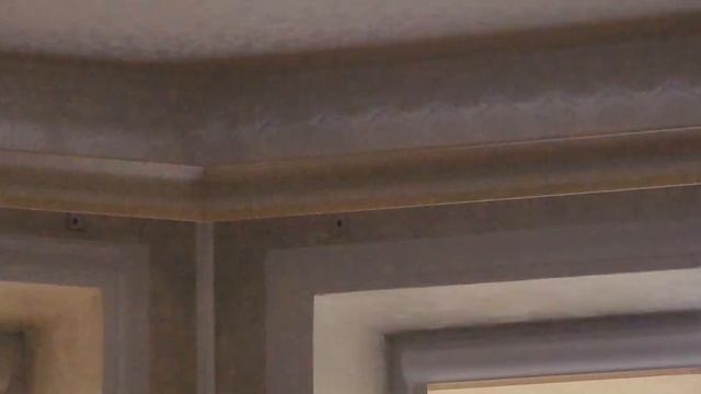 Готовый вид установки карниза на Эркерное окно