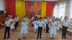 Танец "Листья как фонарики горят"