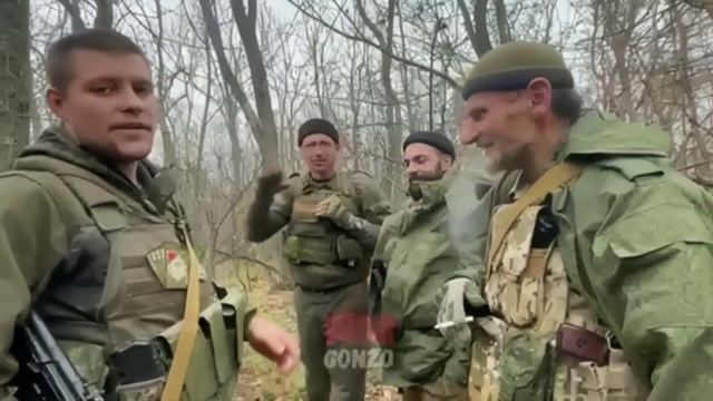 Барс 13. Российский солдат защити. Барс 4 добровольческий отряд. Российские солдаты идут. Долг солдата родину защищать.