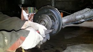 Замена задних барабанов и тормозных колодок калина