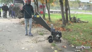 Измельчитель веток бензиновый Caiman Raro 200C в работе
