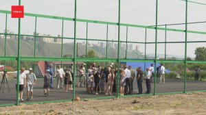 Во дворах Красноярска меняют спортивные площадки