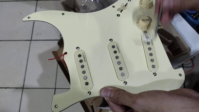 Dokumentasi Wiring Kit Stratocaster Alnico V pickup Sebelum Dikirim смотреть онлайн