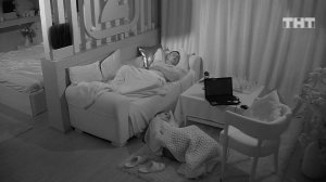 Дом-2: Иванна спит в ногах у Олега