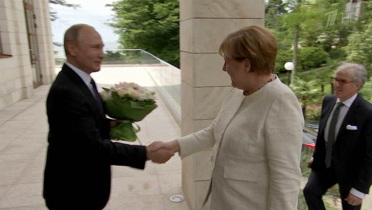В Сочи лидеры Германии и России обсудили ситуацию вокруг газопровода "Северный поток - 2"