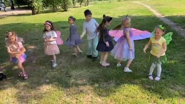 Музыкальное занятие на свежем воздухе.