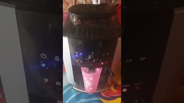 Krups Arabica EA811810 Мигает clean. действия смотреть онлайн