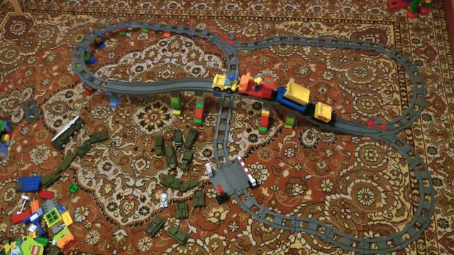 Железная дорога ЛЕГО ДУПЛО. Поезд Lego Duplo на пределе / Taking LEGO DUPLO train to the limit смотреть онлайн
