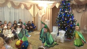 Танец елочек