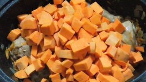 Тушеный батат с курицей