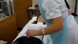 Смена нательного белья тяжелобольному пациенту Нижневартовский медицинский колледж
