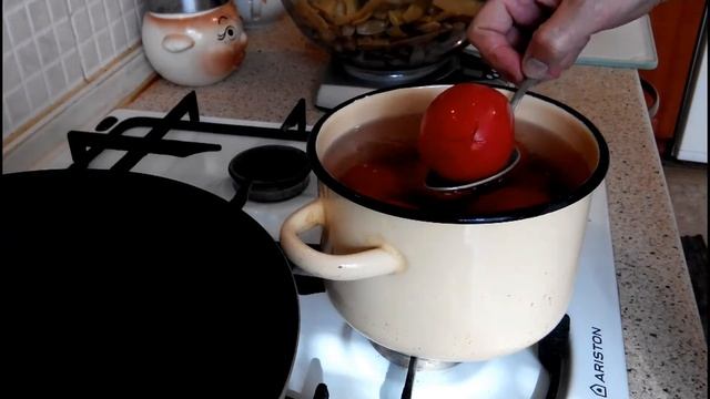 ПОЛЕЗНЫЙ СОВЕТ. КАК БЫСТРО СНЯТЬ КОЖИЦУ С ПОМИДОРОВ