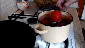 ПОЛЕЗНЫЙ СОВЕТ. КАК БЫСТРО СНЯТЬ КОЖИЦУ С ПОМИДОРОВ