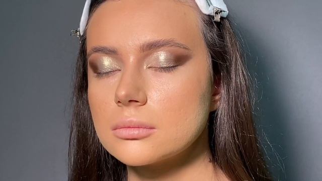 МОЙ ПЕРВЫЙ ВЛОГ | Макияж для девушки в технике КОШАЧИЙ ГЛАЗ | Cat Eye смотреть онлайн