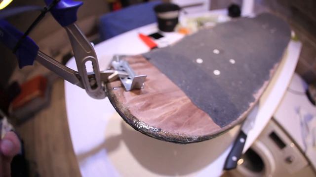 РЕМОНТ СКЕЙТБОДА ϟ ЗАКЛЕЕВАЕМ ТЕЙЛ ϟ смотреть онлайн