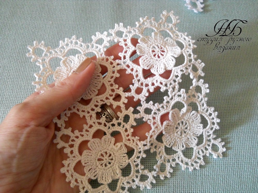 Ажурный квадратный мотив #6. Облако с цветочками.