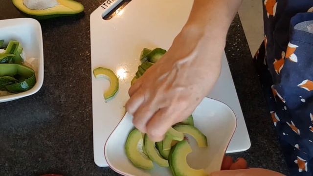 Рецепт. Теплый салат из брокколи