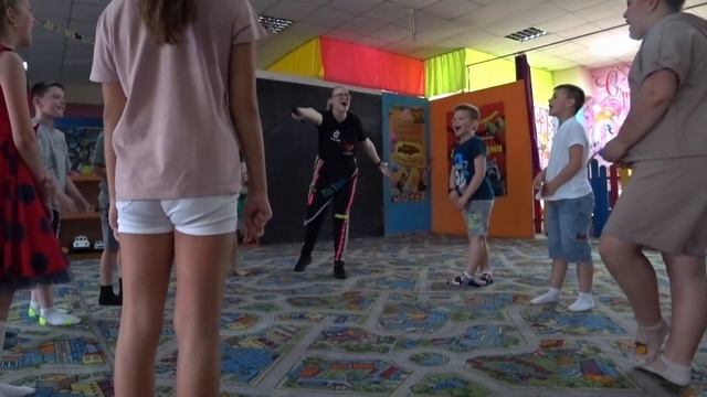 День рождения 9 лет! Фотосессия с шариками. Вечеринка с шоколадным фонтаном. смотреть онлайн