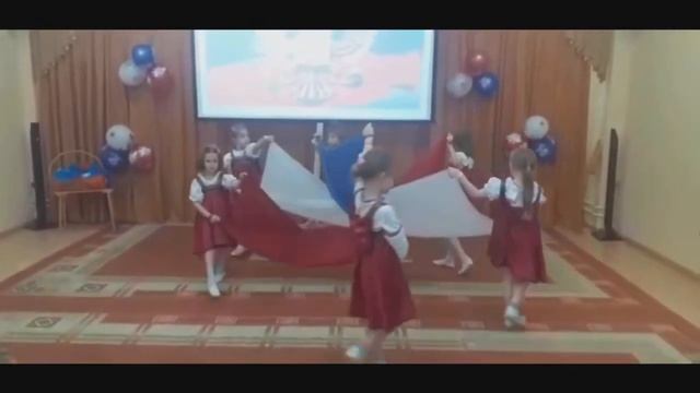 Театрально-танцевальный номер ко Дню России. Номер 2 смотреть онлайн
