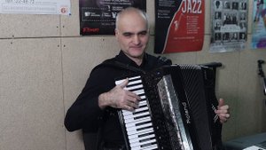 Чемпион мира и его электро-аккордеон