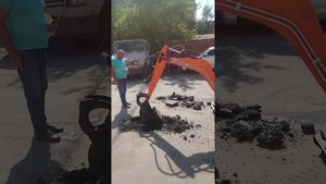 Мини-экскаватор STRONG МС 1500 ВСКРЫВАЕТ АСФАЛЬТ