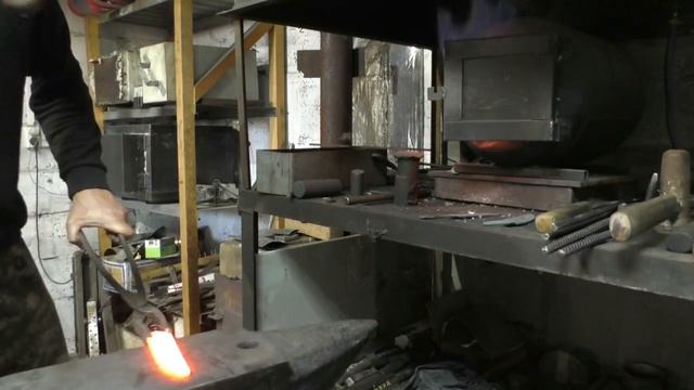 Пятничная ковка. Куем х12д2, разговариваем. смотреть онлайн